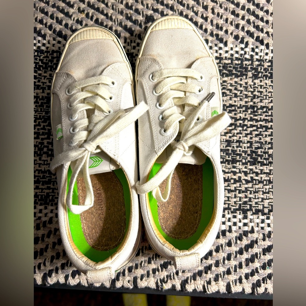 Cariuma White Sneakers